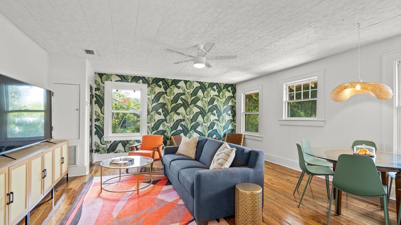 Photo of Livingroom in Downtown