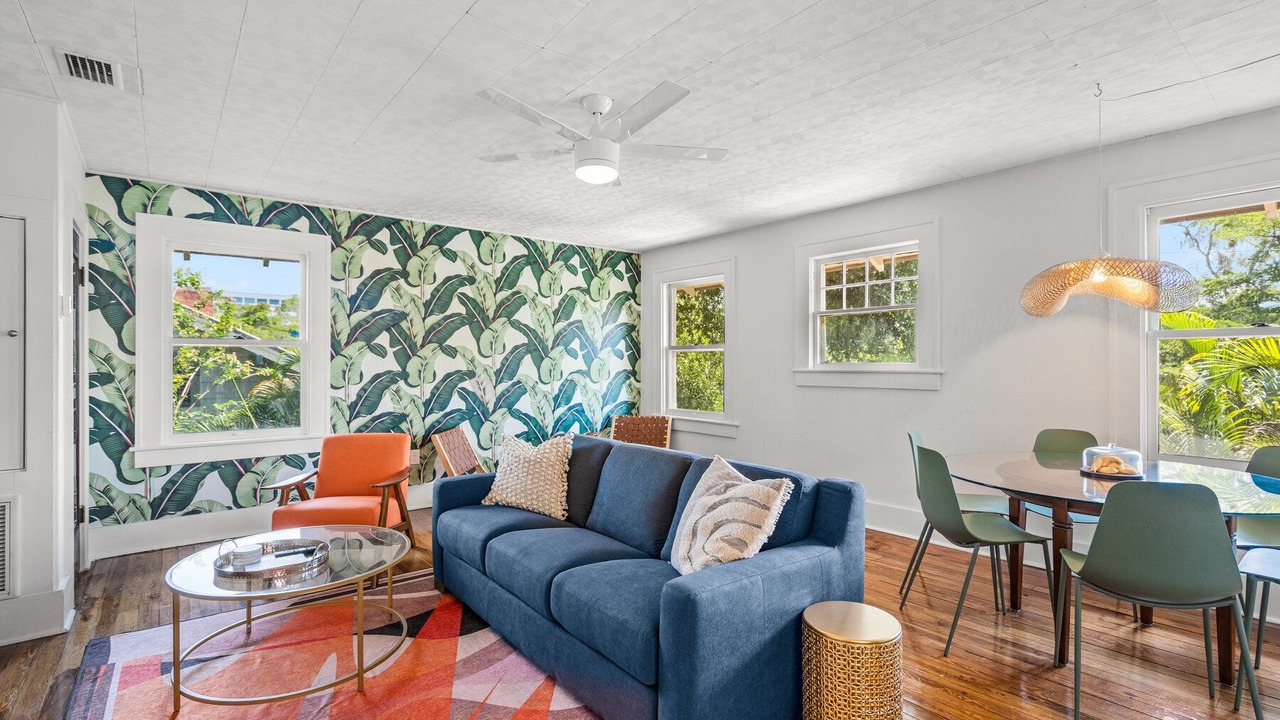 Photo of Livingroom in Downtown