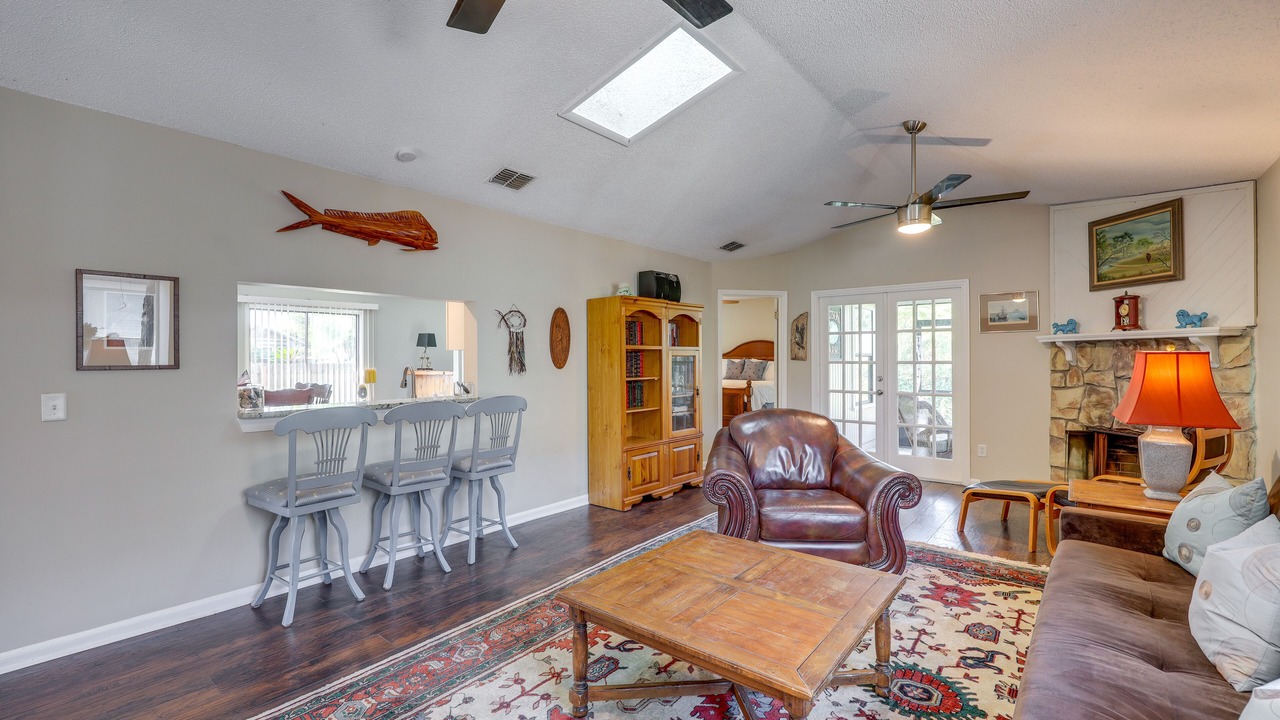 Photo of Livingroom in Dolphin's Cove