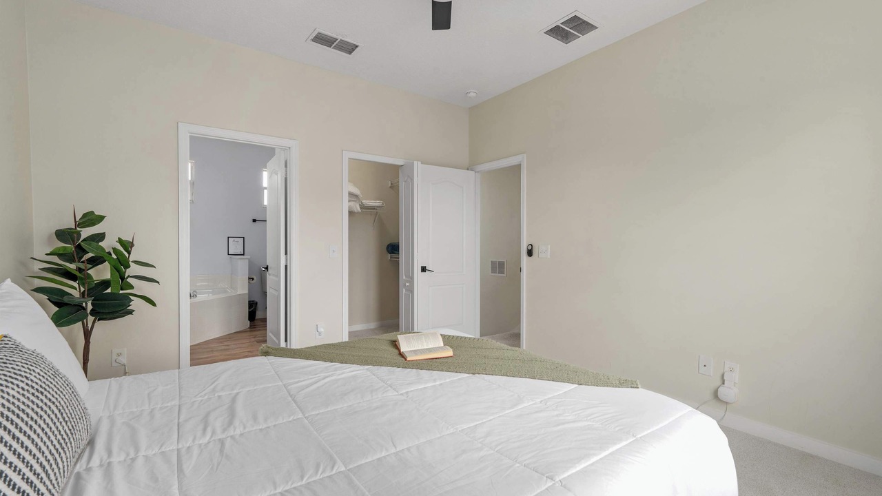 Photo of Bedroom in Lake Davenport Estates