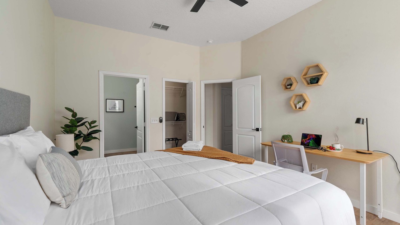 Photo of Bedroom in Lake Davenport Estates
