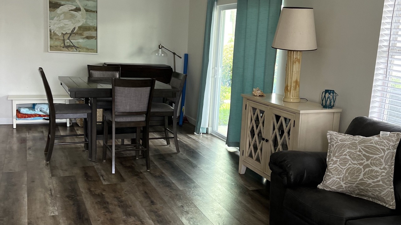 Photo of Livingroom in Surfcrest Village