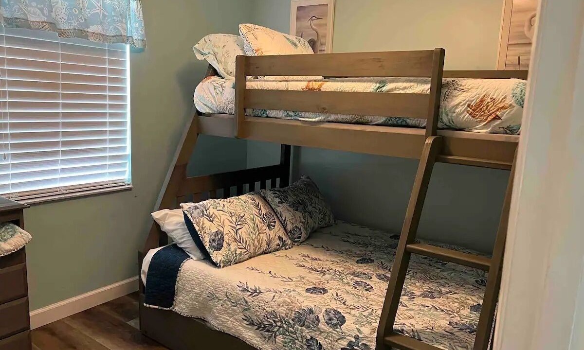 Photo of Bedroom in Surfcrest Village