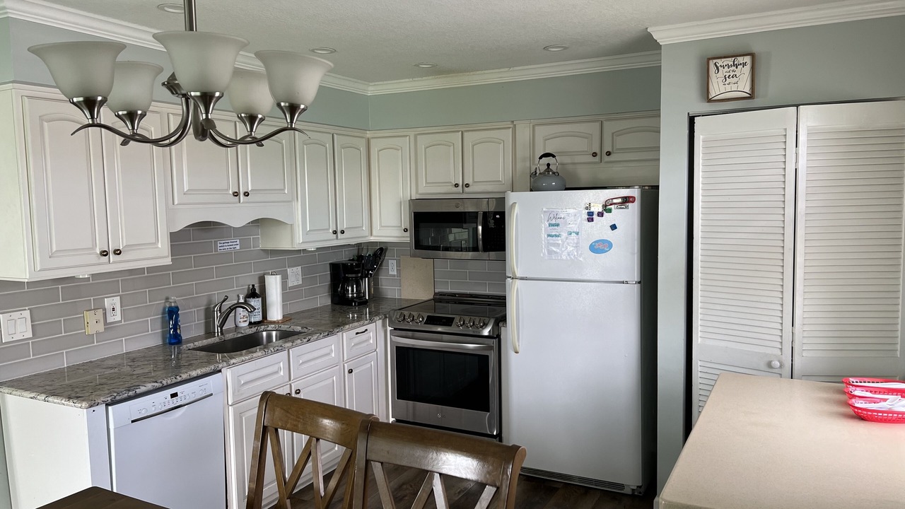 Photo of Kitchen in Surfcrest Village
