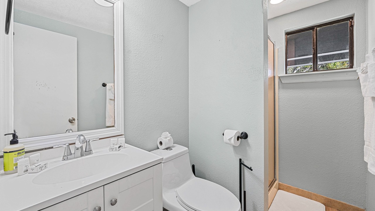 Photo of Bathroom in Temple Crest