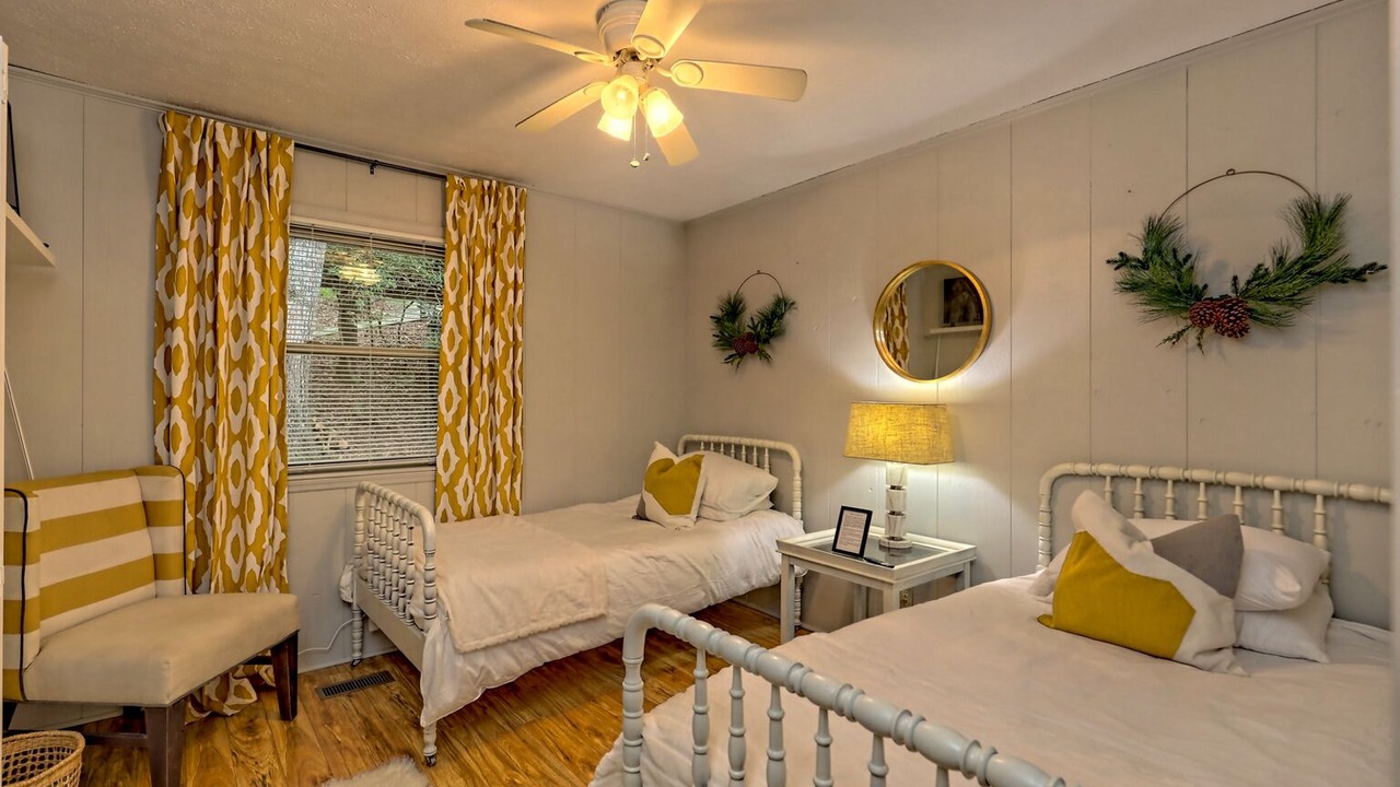 Photo of Bedroom in Sky Valley