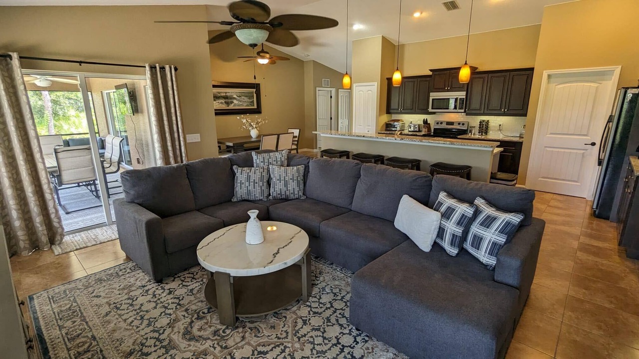 Photo of Livingroom in Englewood East