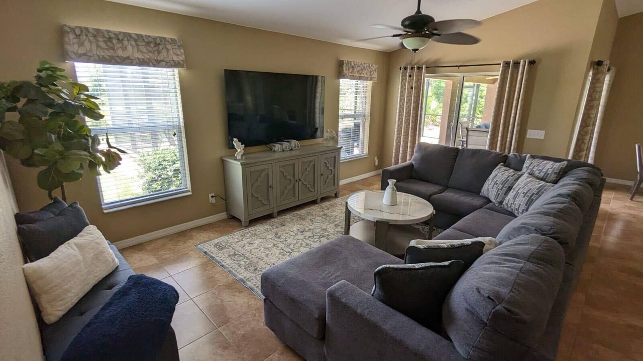 Photo of Livingroom in Englewood East