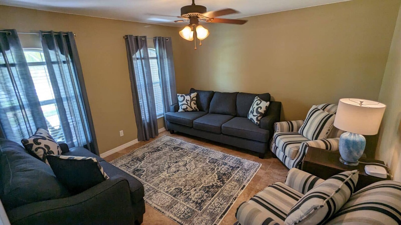 Photo of Livingroom in Englewood East