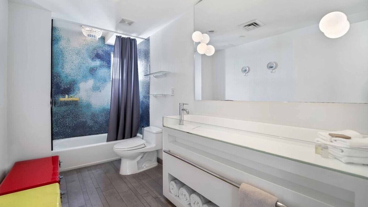 Photo of Bathroom in West Avenue