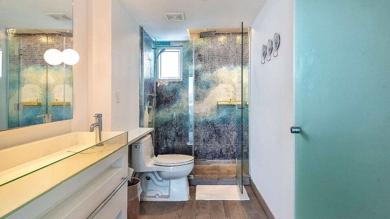 Photo of Bathroom in West Avenue