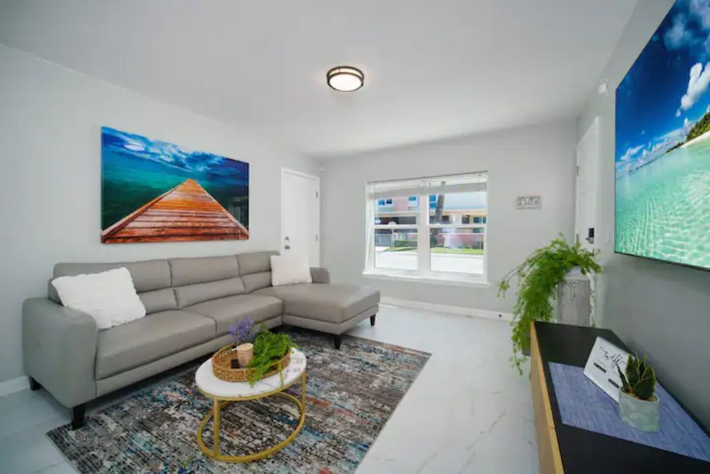 Photo of Livingroom in Jacksonville
