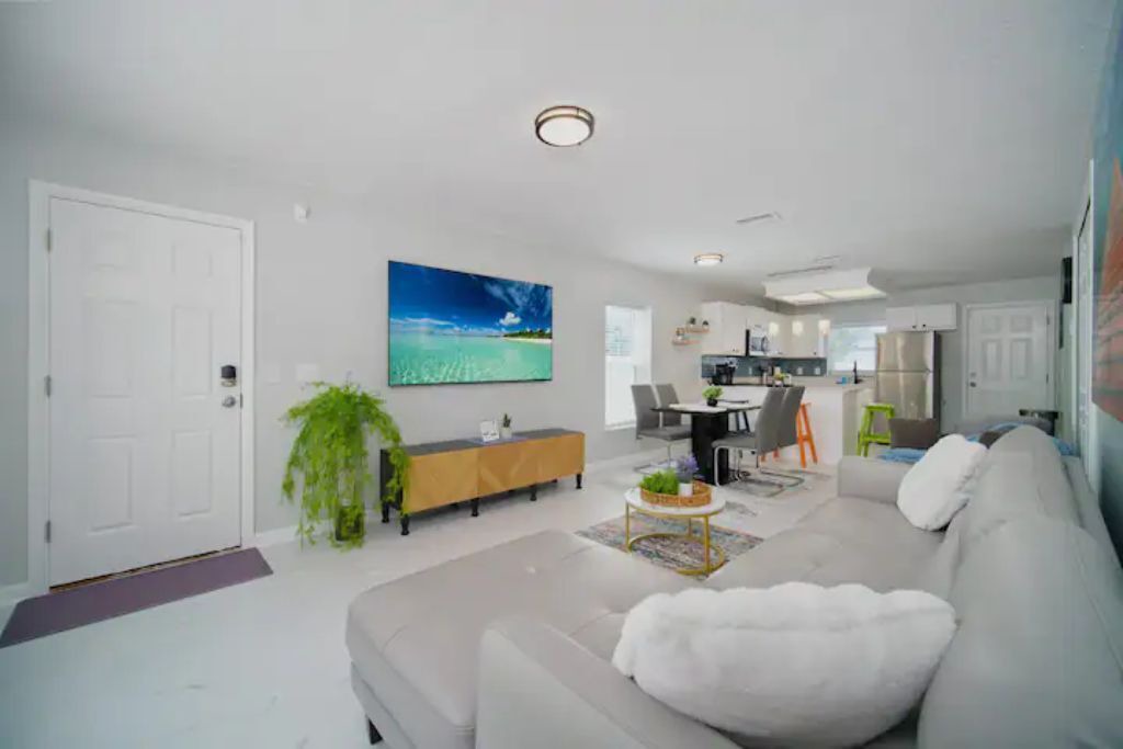 Photo of Livingroom in Jacksonville