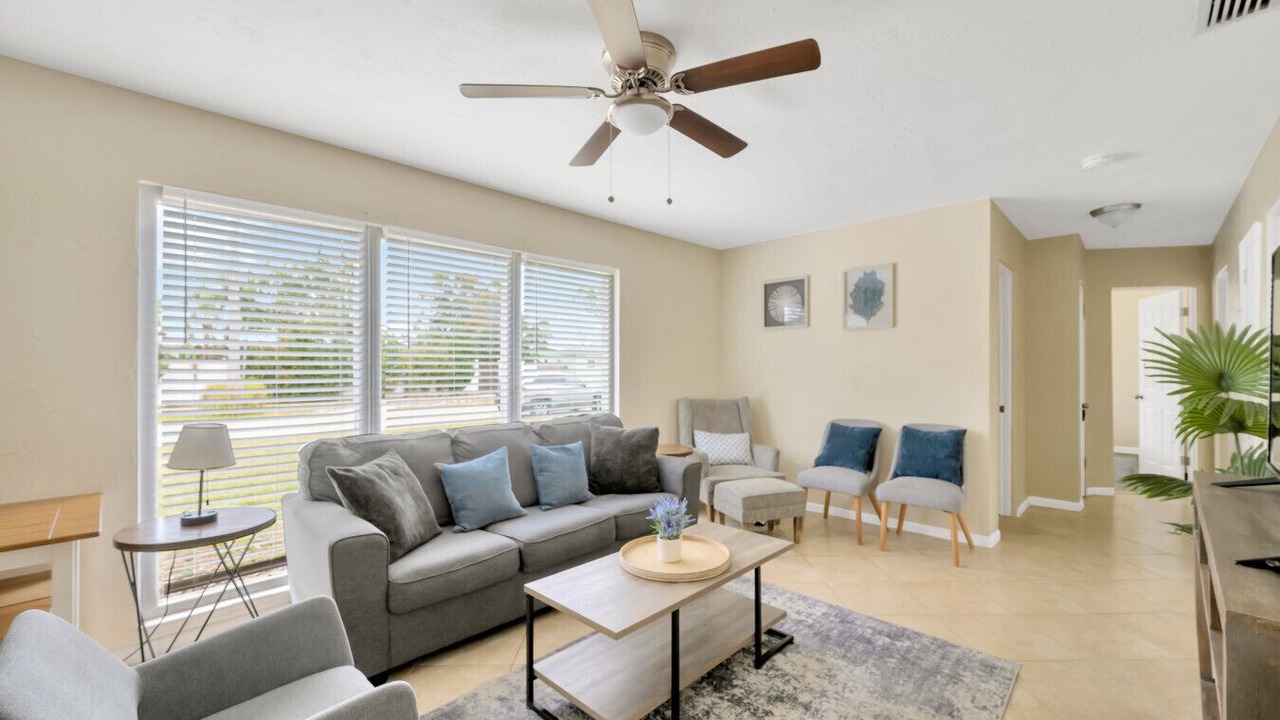 Photo of Livingroom in Oyster Bay