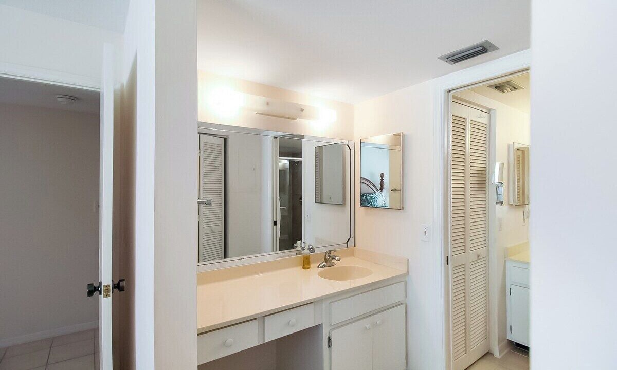 Photo of Bathroom in Plantation