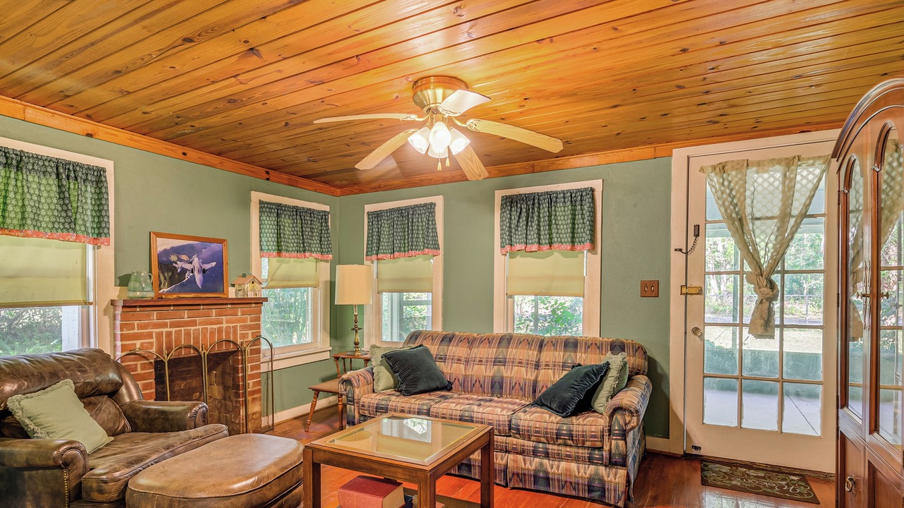 Photo of Livingroom in Floral City