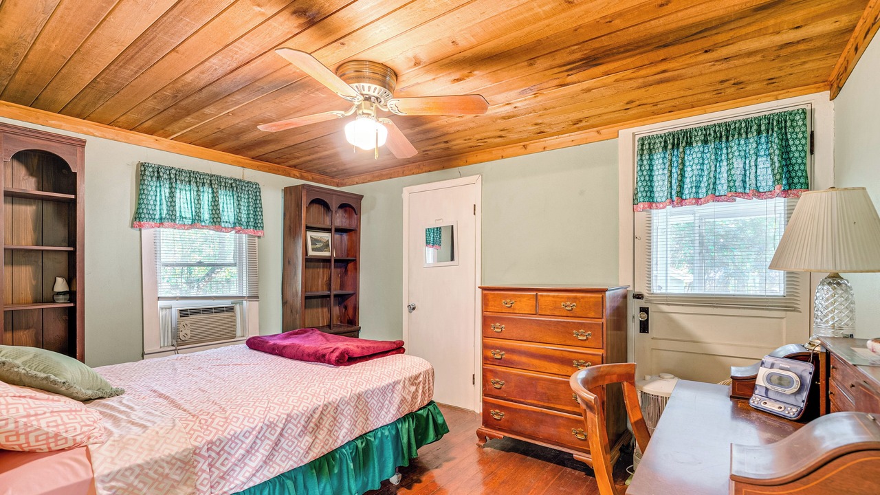 Photo of Bedroom in Floral City
