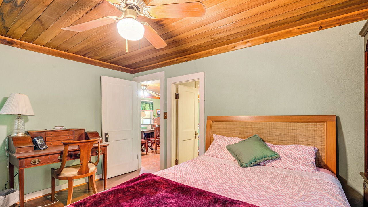 Photo of Bedroom in Floral City