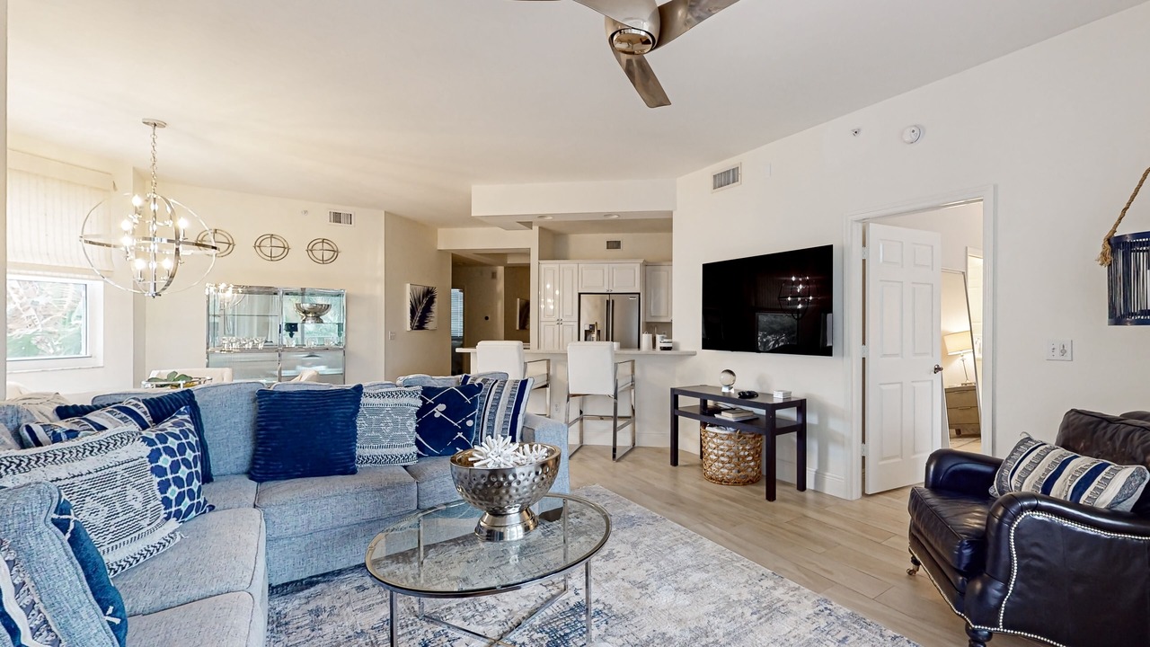 Photo of Livingroom in Vanderbilt Beach