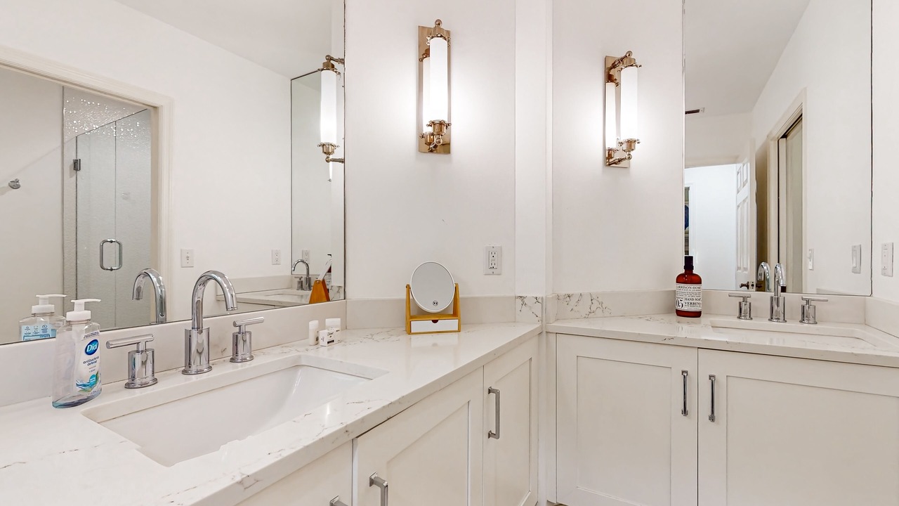 Photo of Bathroom in Vanderbilt Beach
