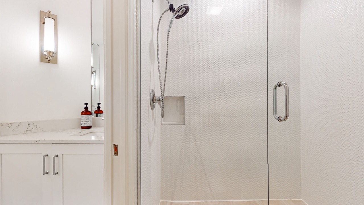Photo of Bathroom in Vanderbilt Beach