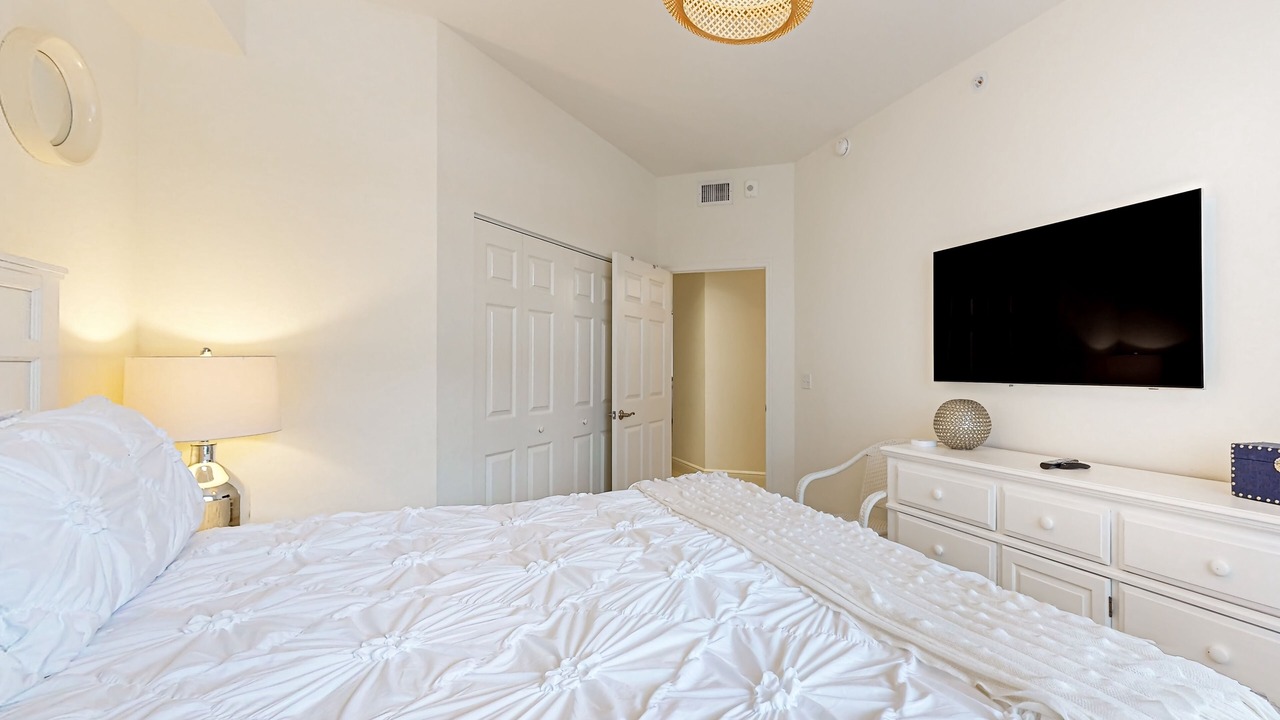 Photo of Bedroom in Vanderbilt Beach