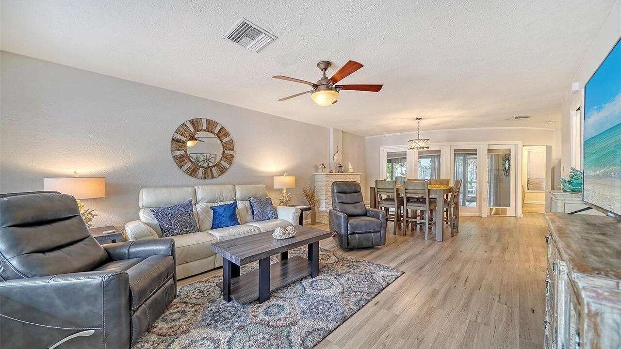 Photo of Livingroom in Laurel Park