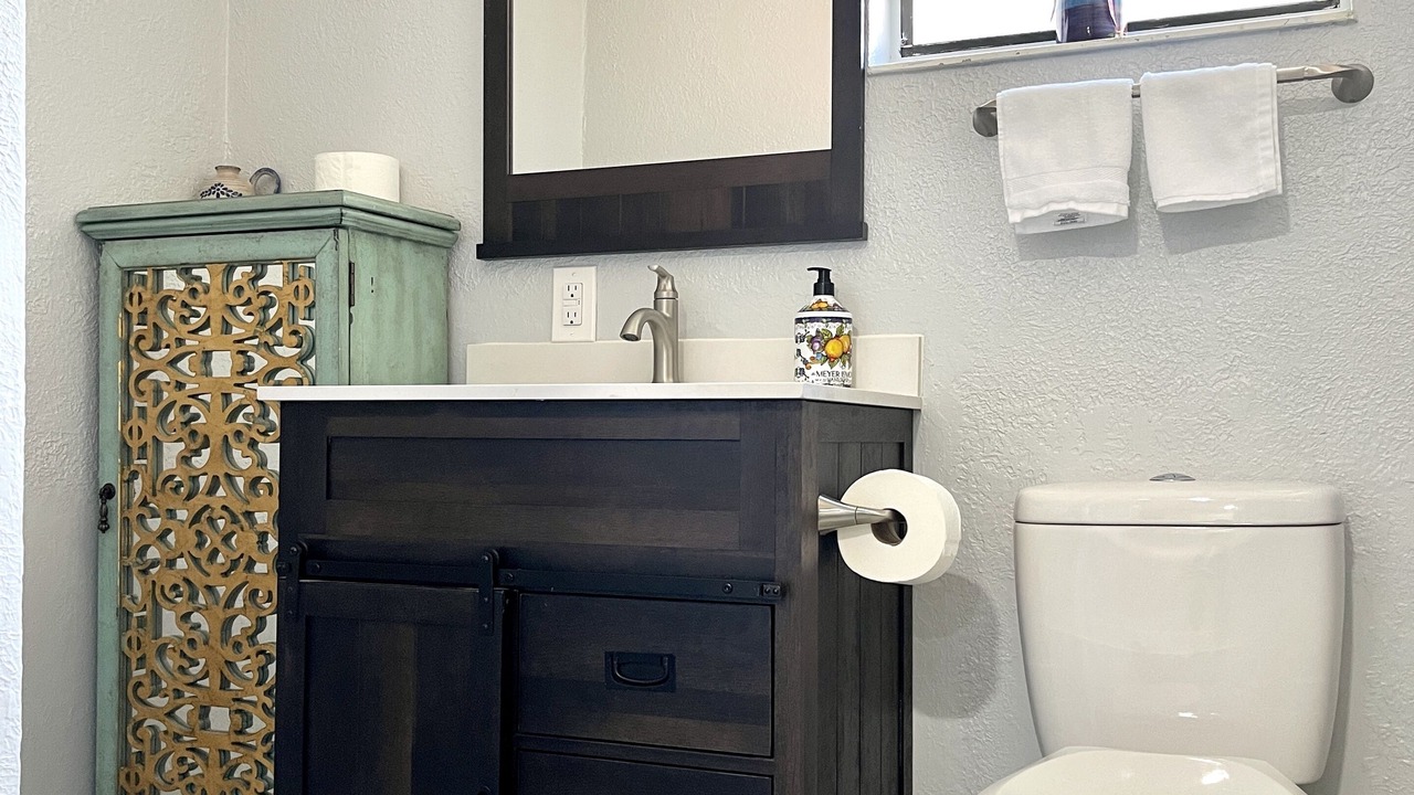 Photo of Bathroom in Lakeview Village
