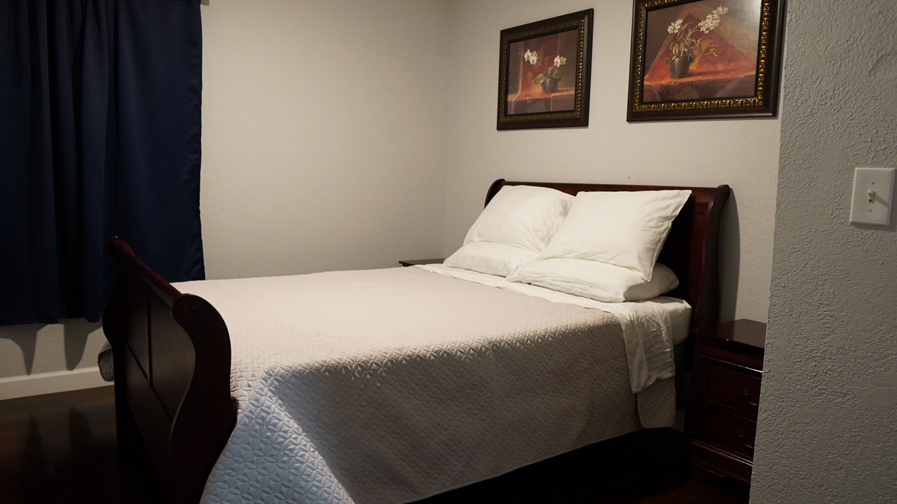 Photo of Bedroom in Lakeview Village