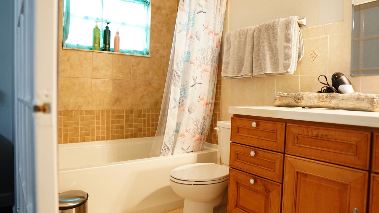 Photo of Bathroom in Lakeview Village