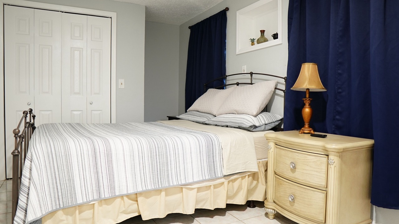 Photo of Bedroom in Lakeview Village