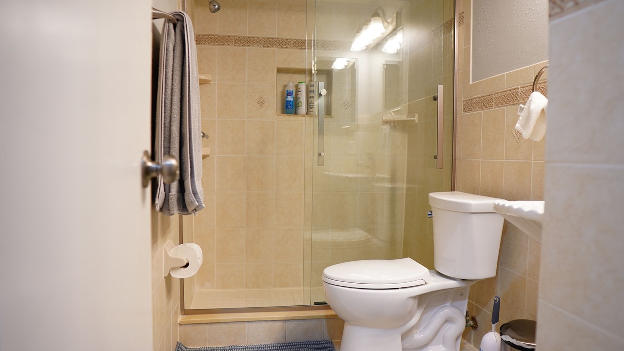 Photo of Bathroom in Lakeview Village