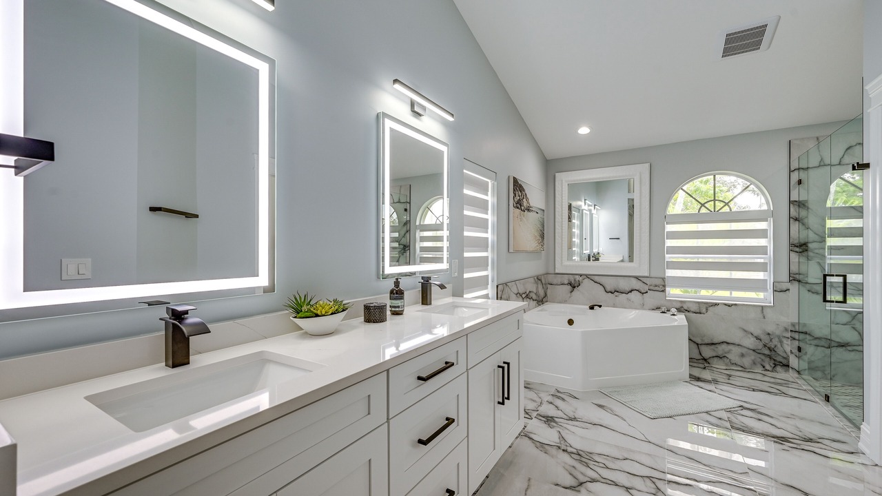 Photo of Bathroom in Crown Pointe