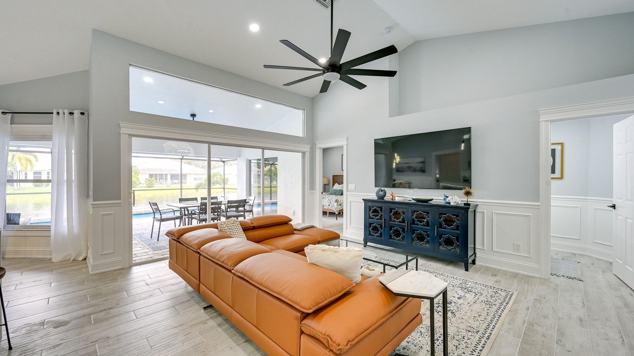 Photo of Livingroom in Crown Pointe