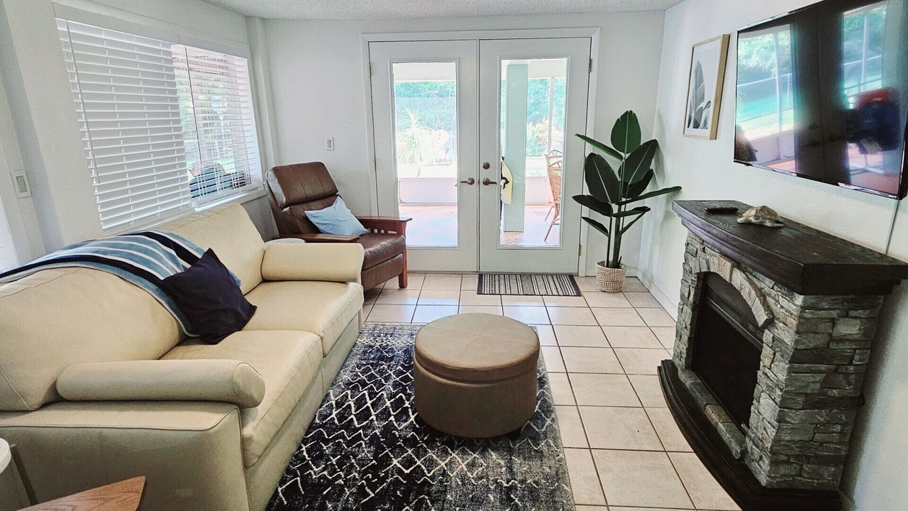 Photo of Livingroom in Weeki Wachee Gardens