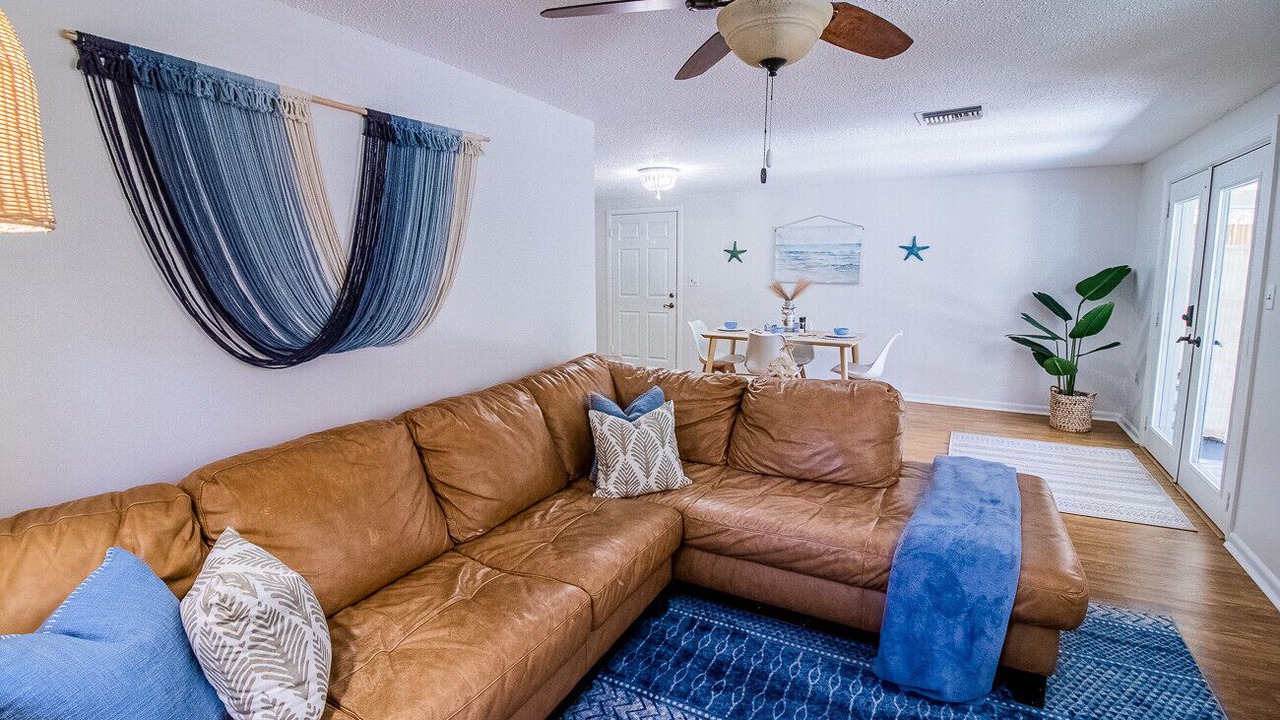 Photo of Livingroom in Weeki Wachee Gardens