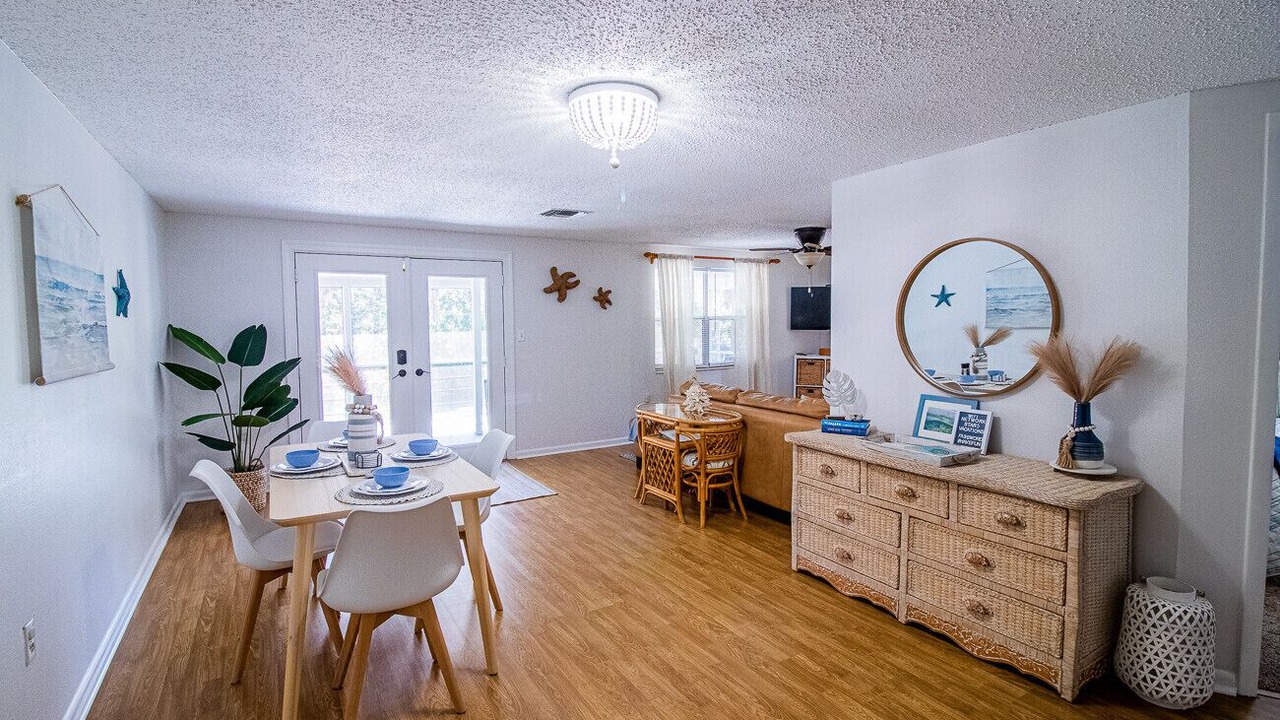 Photo of Livingroom in Weeki Wachee Gardens