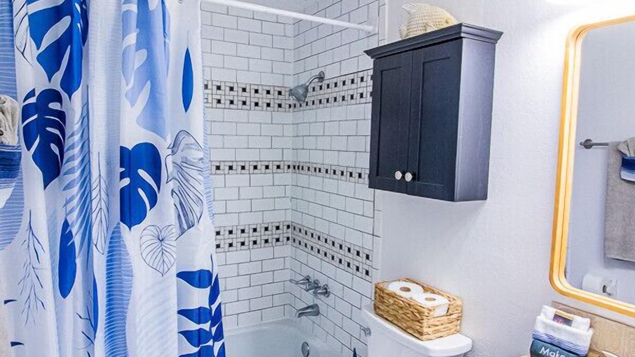 Photo of Bathroom in Weeki Wachee Gardens