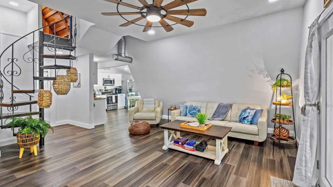 Photo of Livingroom in Weeki Wachee Gardens