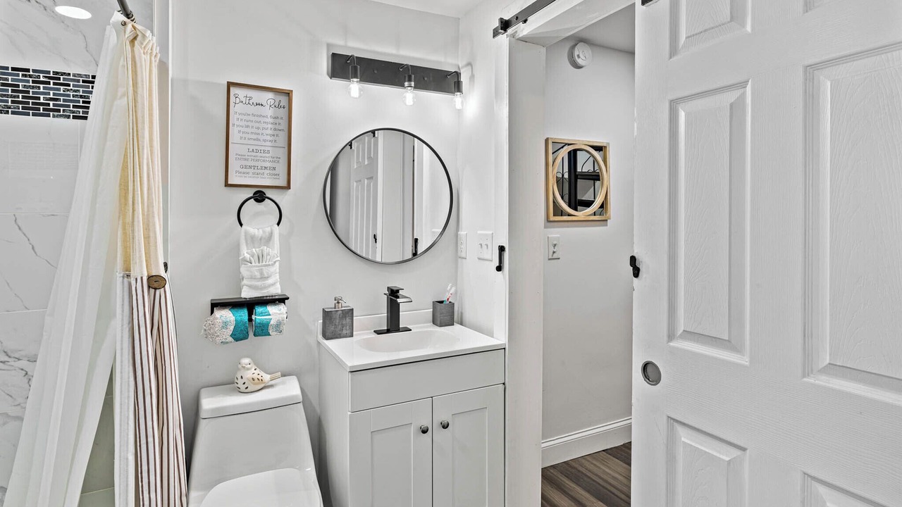 Photo of Bathroom in Weeki Wachee Gardens