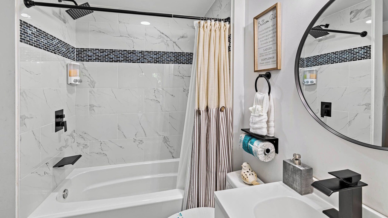 Photo of Bathroom in Weeki Wachee Gardens