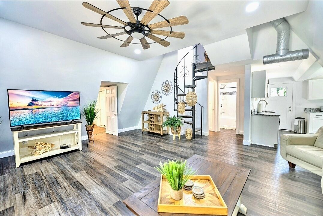 Photo of Livingroom in Weeki Wachee Gardens