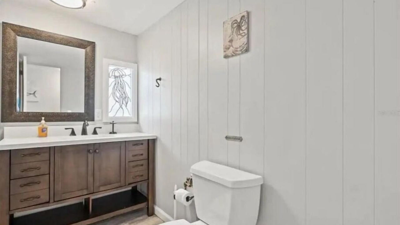 Photo of Bathroom in Weeki Wachee Gardens