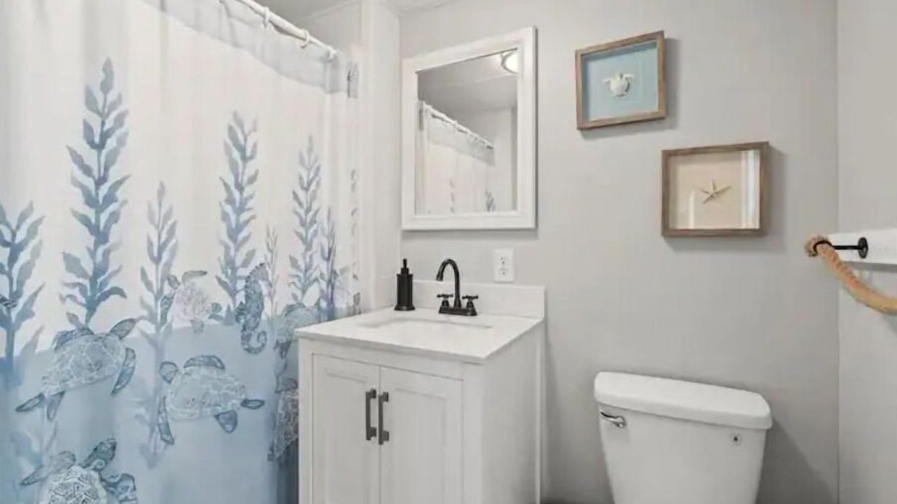 Photo of Bathroom in Weeki Wachee Gardens