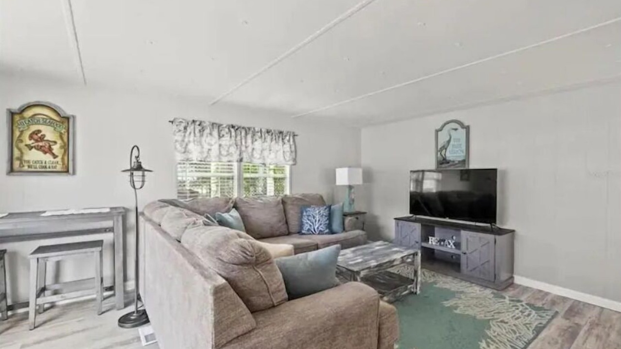 Photo of Livingroom in Weeki Wachee Gardens