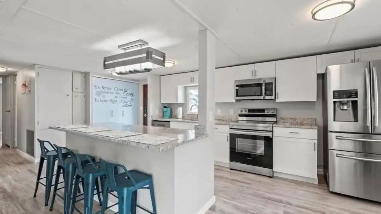 Photo of Kitchen in Weeki Wachee Gardens