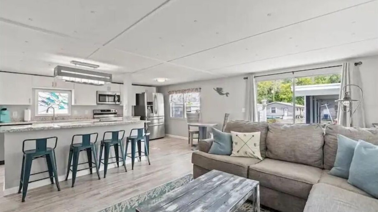 Photo of Livingroom in Weeki Wachee Gardens