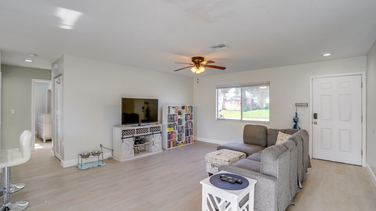 Photo of Bedroom in San Carlos Park