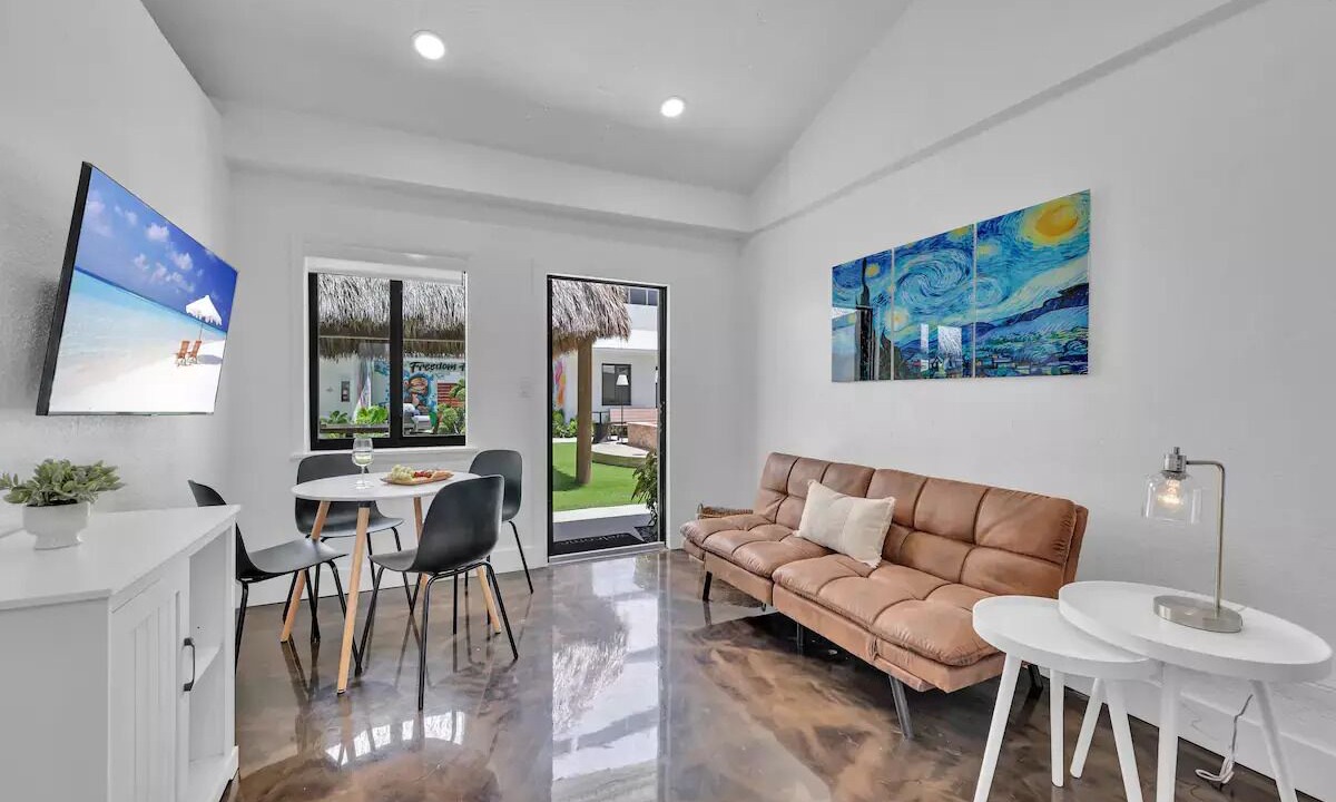 Photo of Livingroom in Flagler Village
