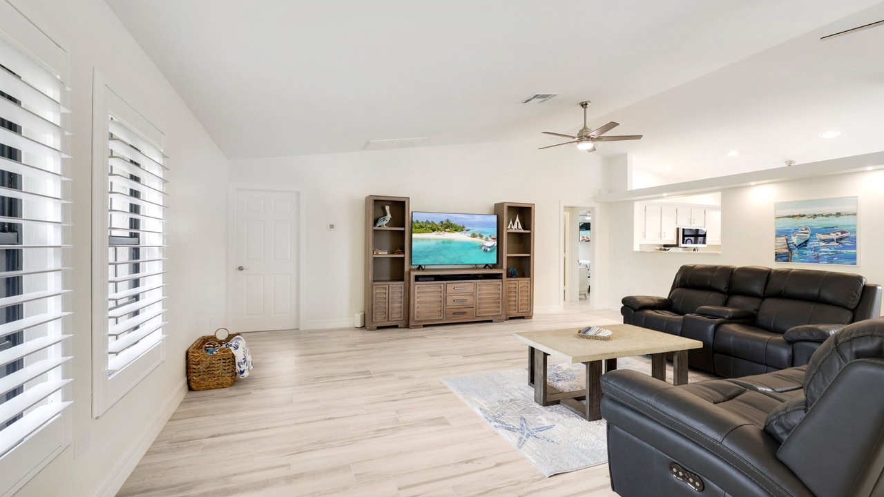 Photo of Livingroom in Lochmoor Waterway Estates